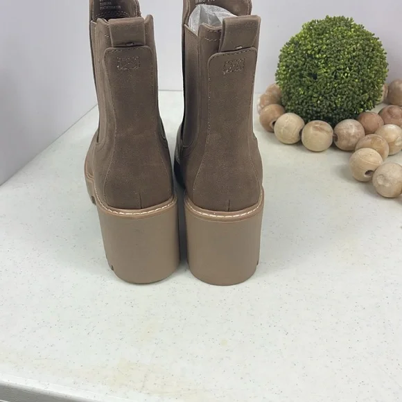 Dolce VitaHawk H2O Waterproof Chelsea Boot Sz 7.5 Color/Mushroom